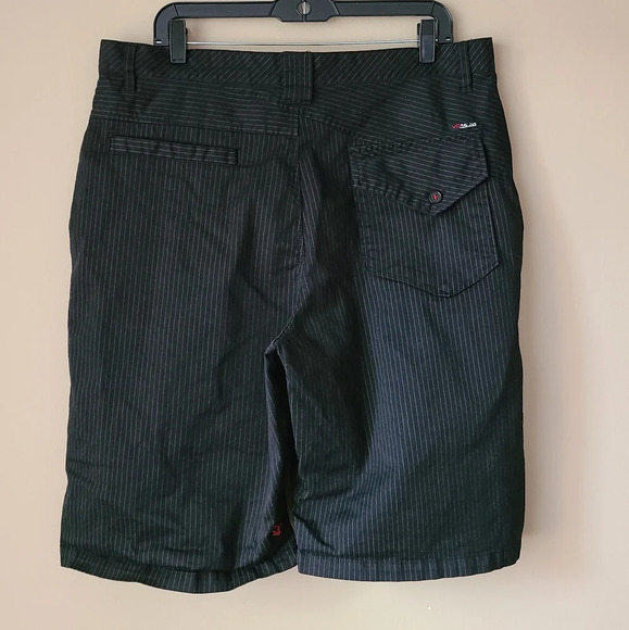 Volcom mens shorts sz.36  black/white striped - Picture 7 of 14